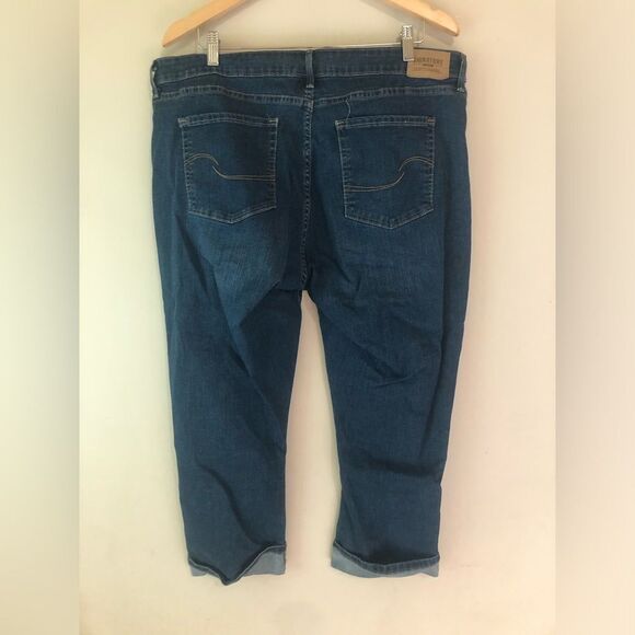 🐱 Levi’s | Capri Length Jeans - Picture 3 of 6